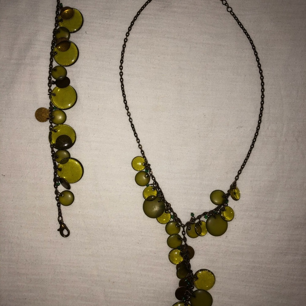 Green and gold tone necklace and bracelet